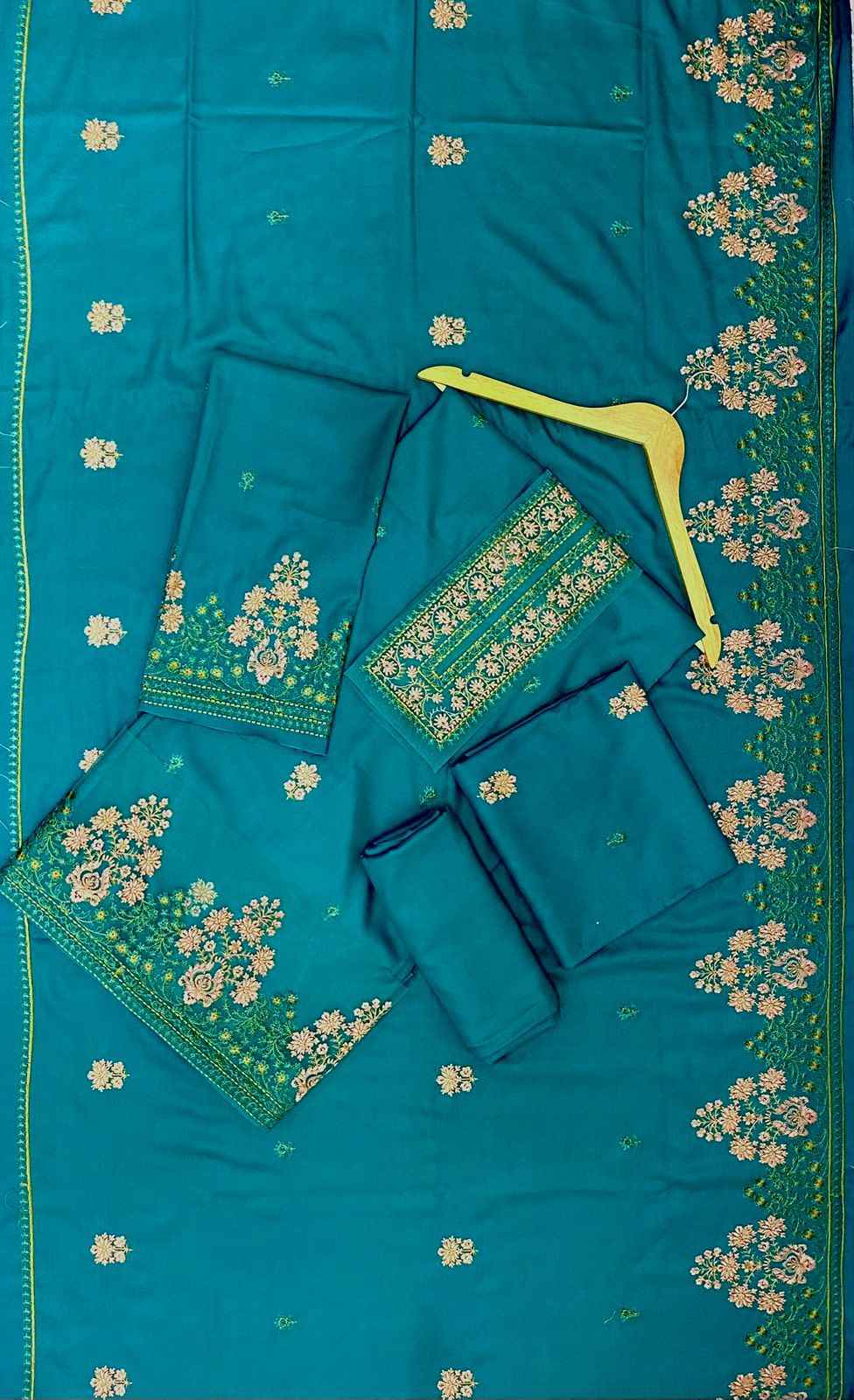 Bareeze | Embroidered | 3pc | Dhanak